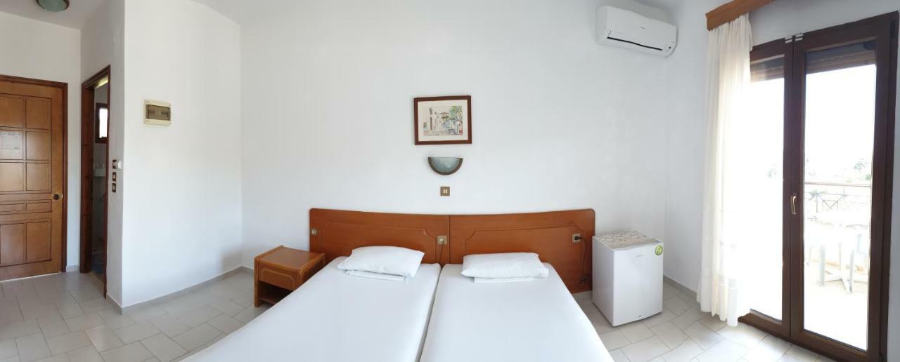 Hotel Ermioni คาลามิตซี ภายนอก รูปภาพ